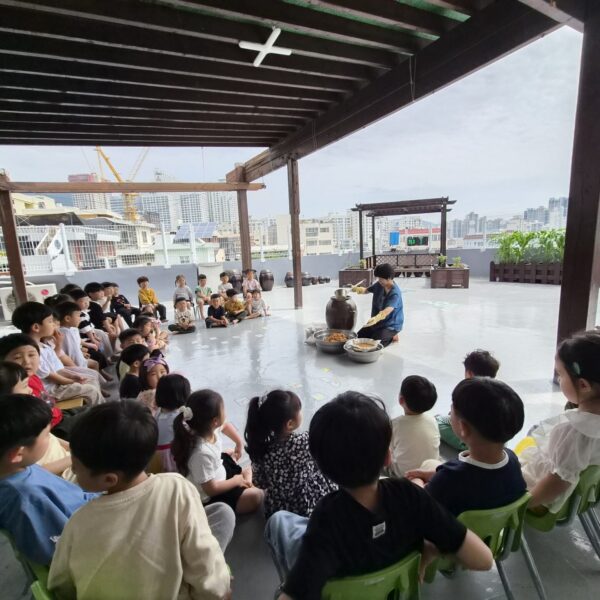 우리 꿈동이들 눈에 마냥 신기한 장 가르기 입니다.